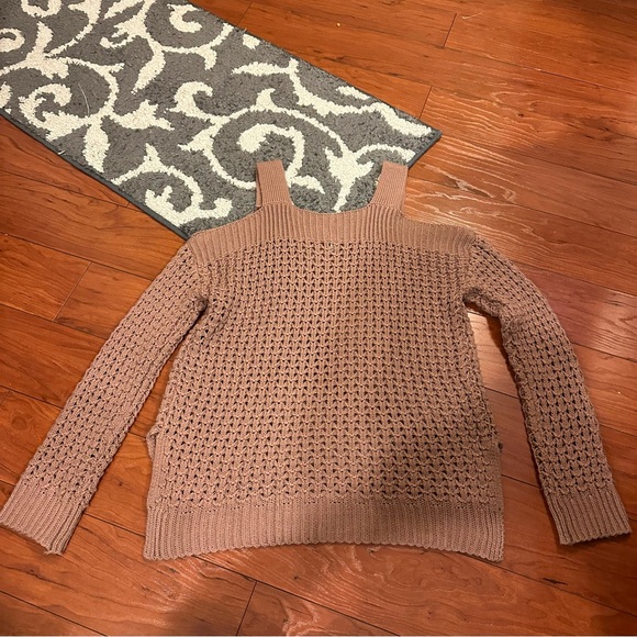 ✨Charlotte Russe mauve pink cold shoulder sweater Size S - Picture 10 of 11